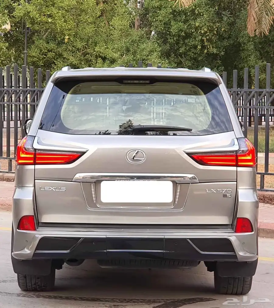 لكزس 2018 LX570 فل سعودي 6