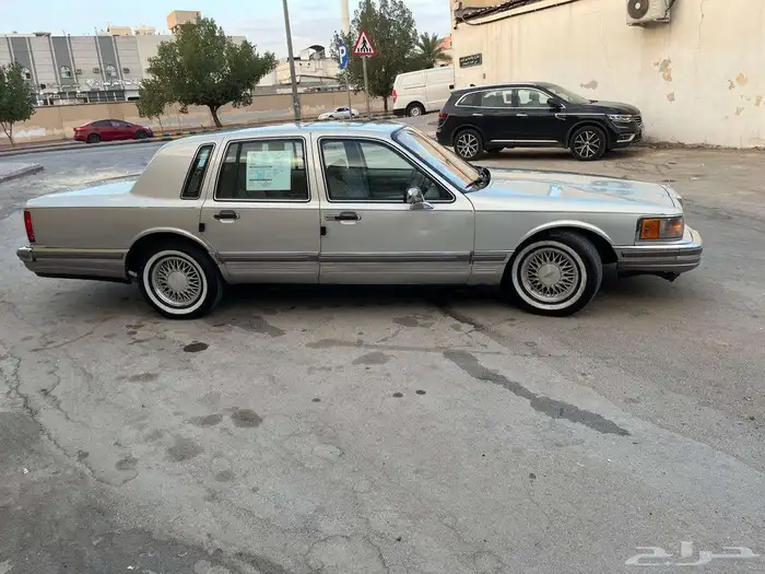فورد لينكون تاون كار 1990 مخزن للبيع 3