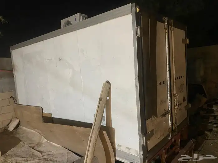 للبيع ثلاجه دنه العرض مترين والطول 4 متر 2