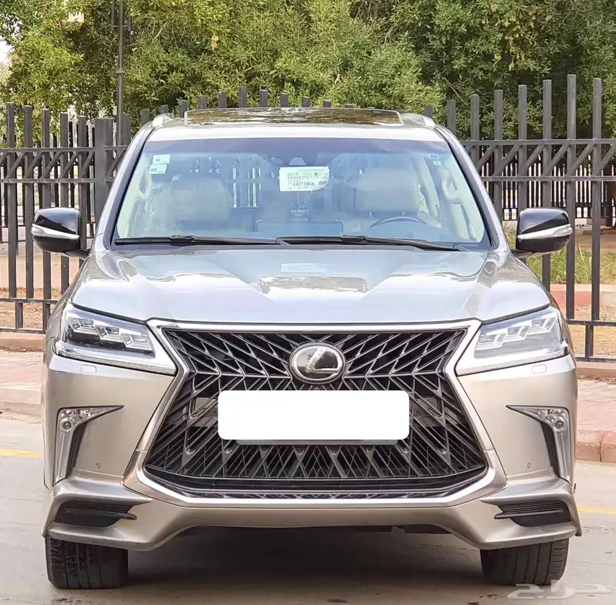 لكزس 2018 LX570 فل سعودي 1