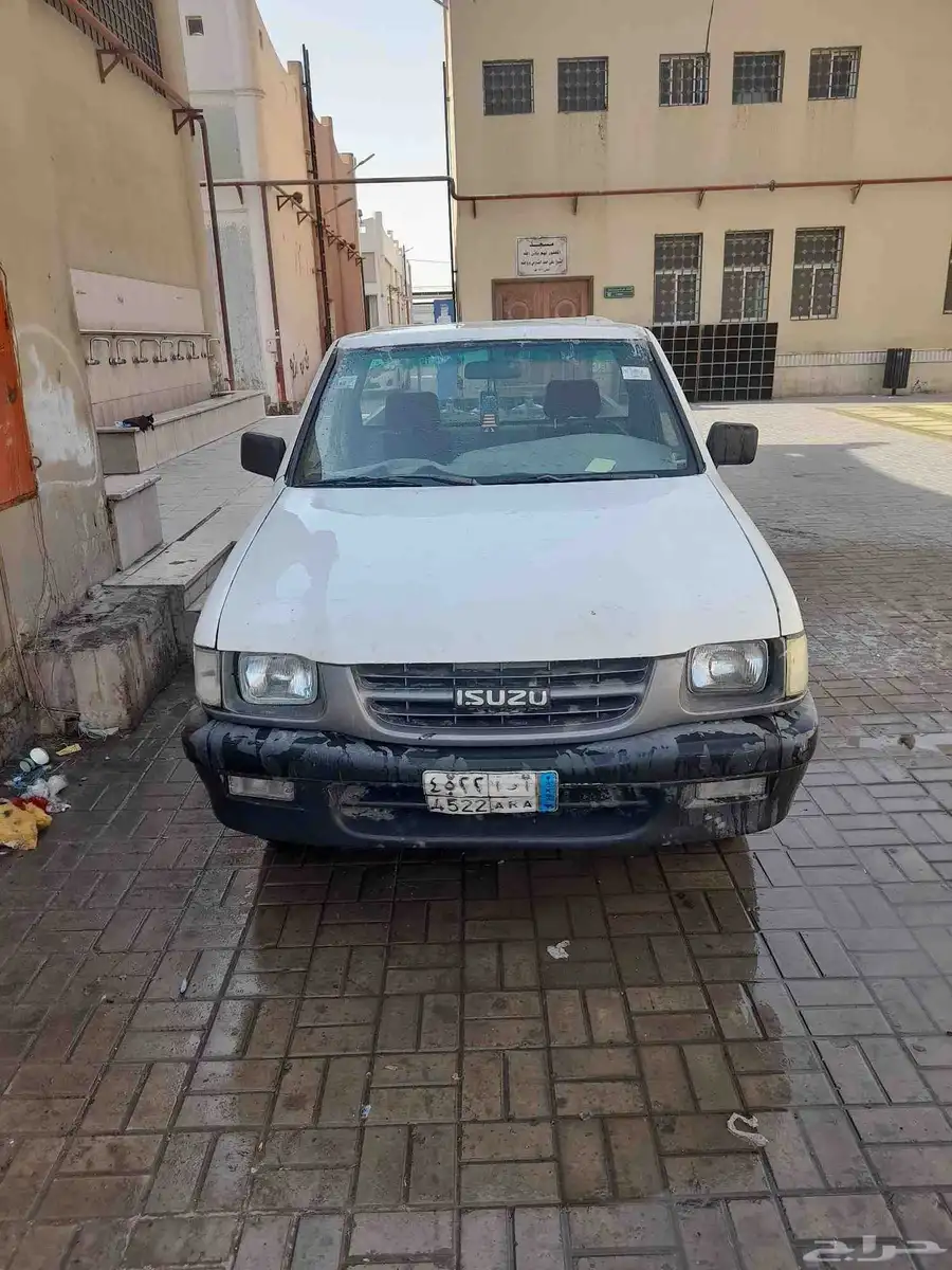 جيمس 2003 بنزين سياره مجدوده من كل شي لا تحتاج اي مصاريف نها 0