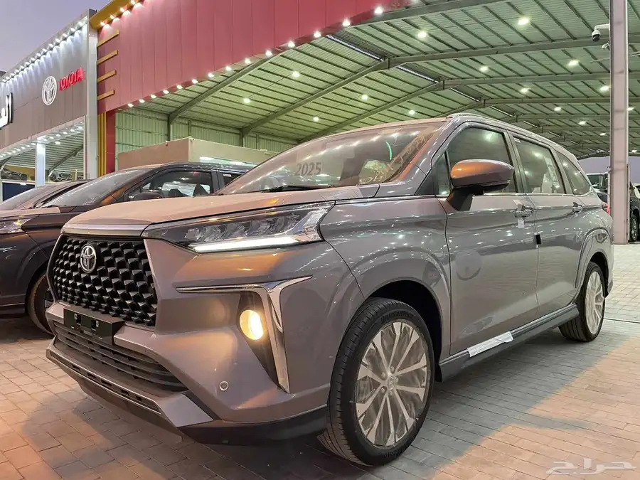 تويوتا فيلوز 2025 سعودي 7 مقاعد (بنزين) 1.5L 3