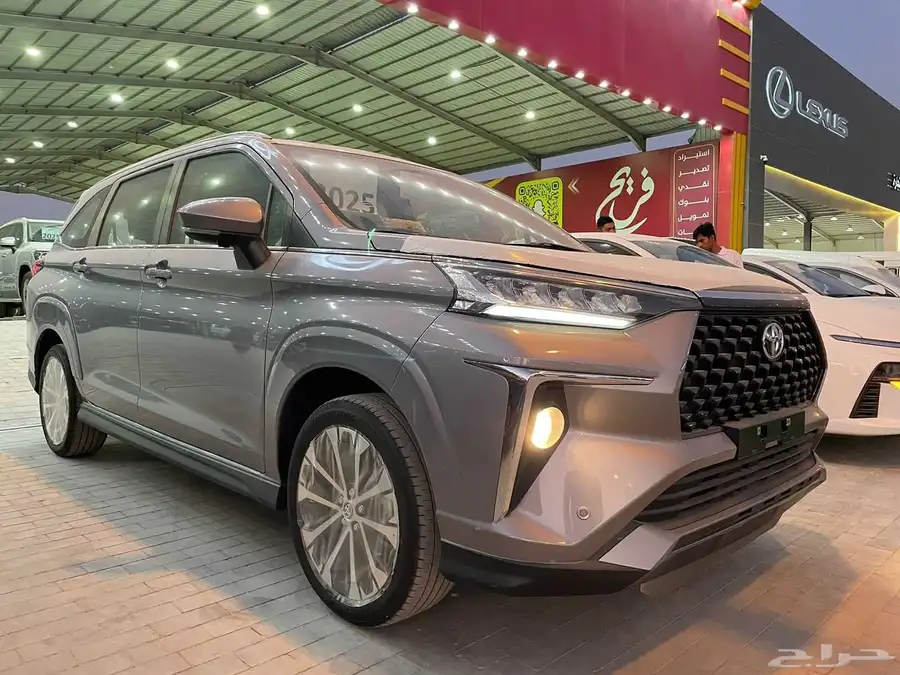 تويوتا فيلوز 2025 سعودي 7 مقاعد (بنزين) 1.5L 1