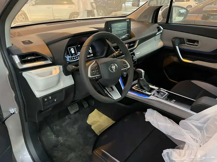 تويوتا فيلوز 2025 سعودي 7 مقاعد (بنزين) 1.5L 10