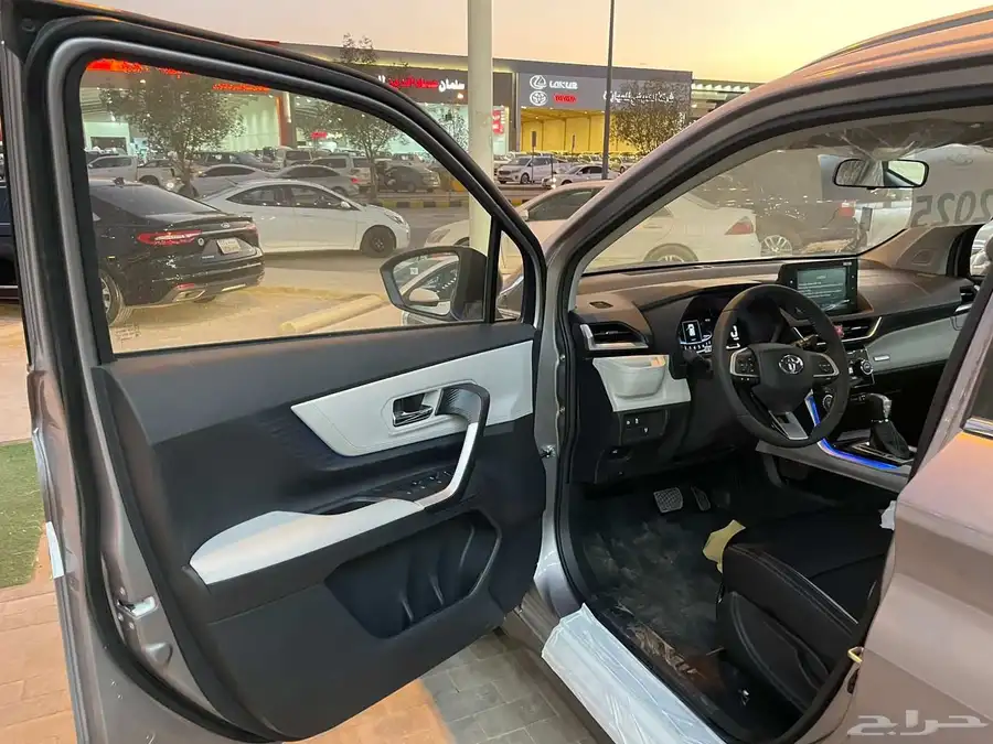 تويوتا فيلوز 2025 سعودي 7 مقاعد (بنزين) 1.5L 7