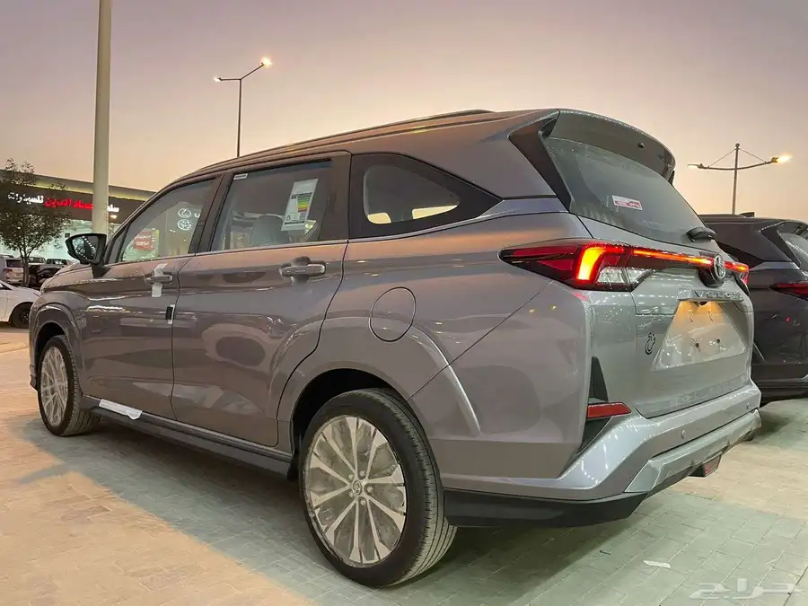 تويوتا فيلوز 2025 سعودي 7 مقاعد (بنزين) 1.5L 6