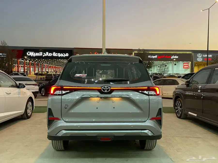تويوتا فيلوز 2025 سعودي 7 مقاعد (بنزين) 1.5L 5