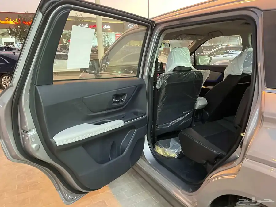 تويوتا فيلوز 2025 سعودي 7 مقاعد (بنزين) 1.5L 18