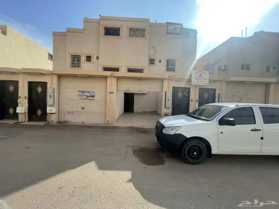للايجار شقة عوايل علوية بحي الوسطى 0