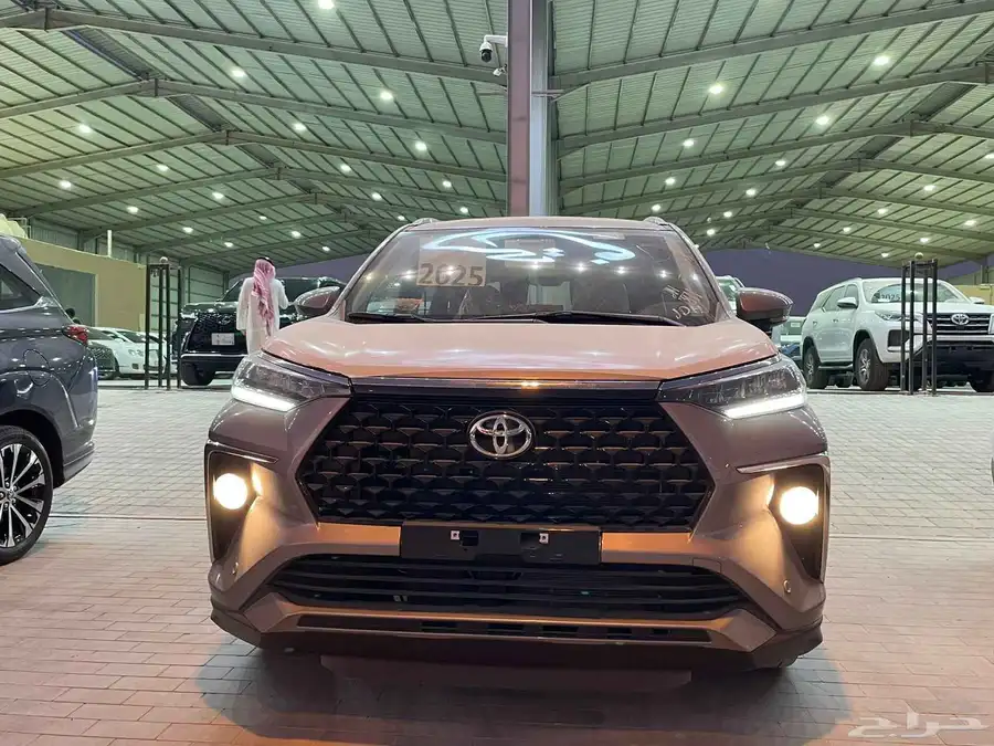 تويوتا فيلوز 2025 سعودي 7 مقاعد (بنزين) 1.5L 2