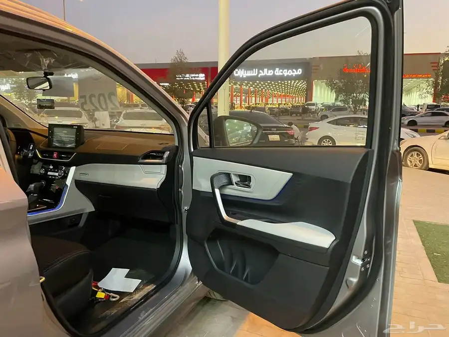 تويوتا فيلوز 2025 سعودي 7 مقاعد (بنزين) 1.5L 20