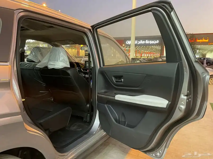 تويوتا فيلوز 2025 سعودي 7 مقاعد (بنزين) 1.5L 24