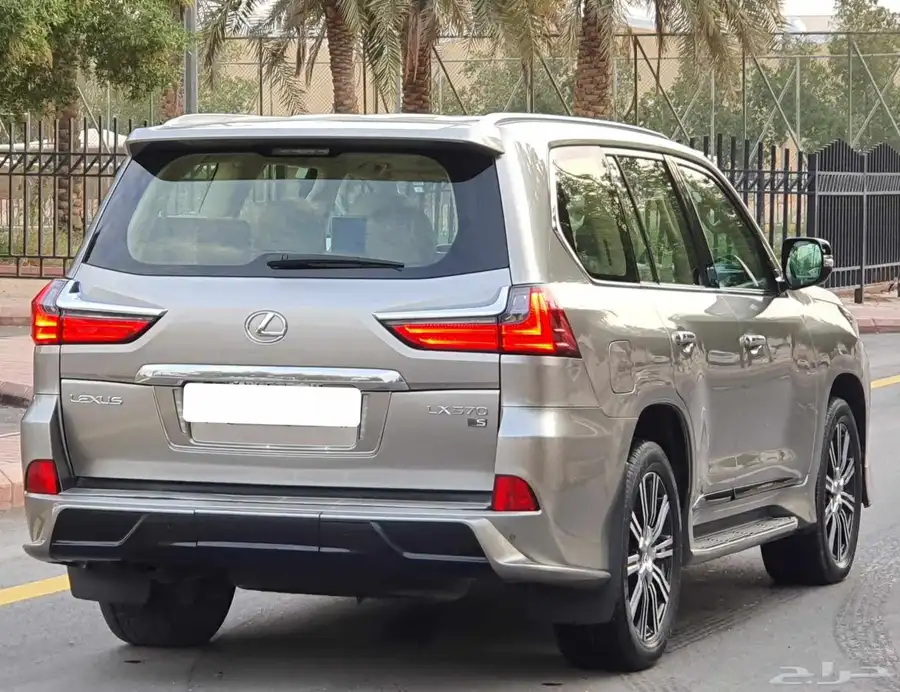 لكزس 2018 LX570 فل سعودي 4