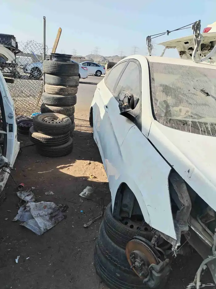 هوندي اكسنت 2014 مقاس المكينه 1600 تشليح قطع غيار فقط 2