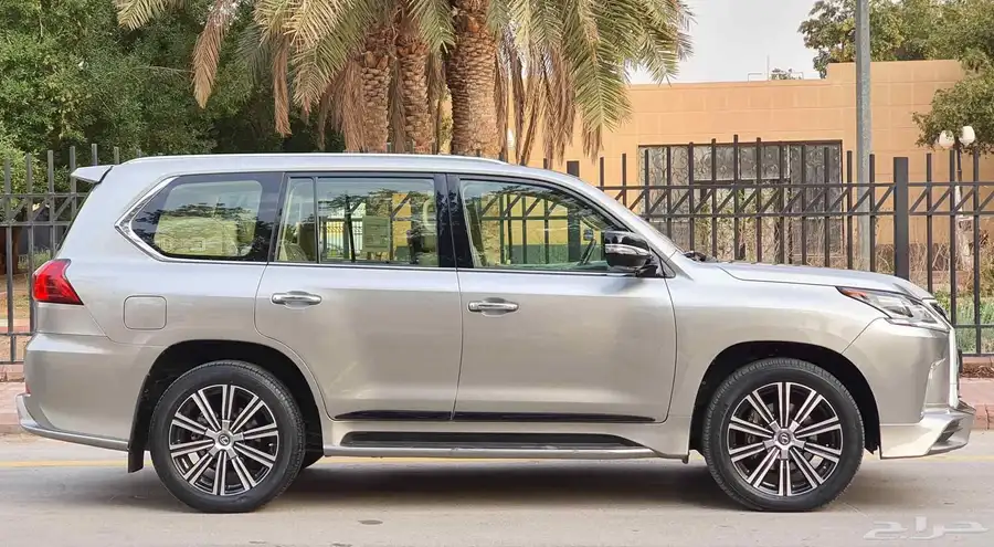 لكزس 2018 LX570 فل سعودي 2