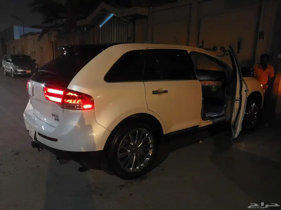 للبيع لينكولن MKX موديل 2011 فل كامل دفع رباعي (AWD) 0