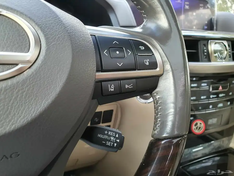 لكزس 2018 LX570 فل سعودي 8