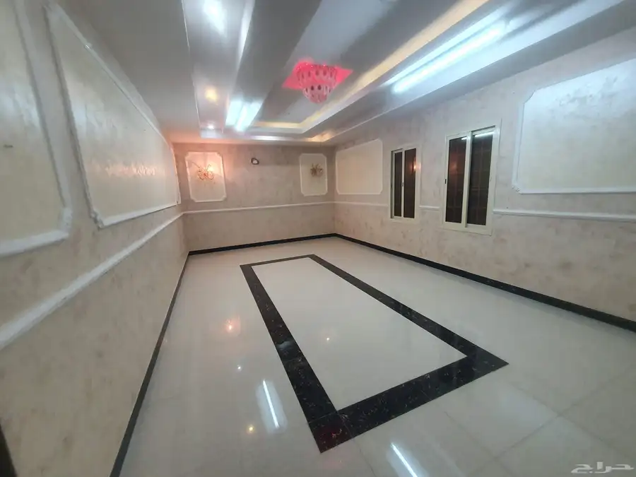 للايجار شقه علويه فى حى النور بالدمام 5غرف السعر 30 الف 4