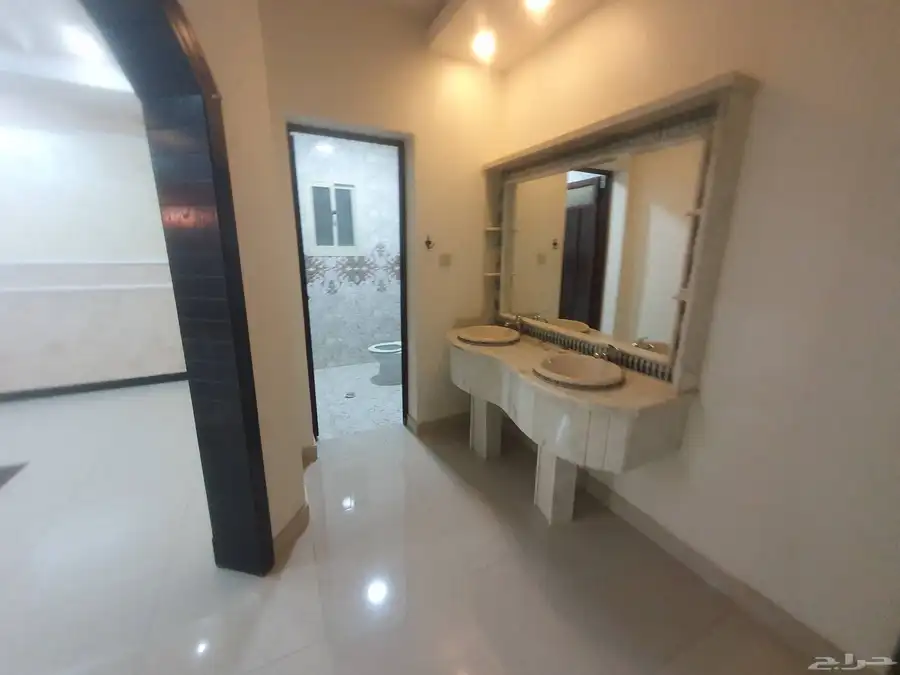 للايجار شقه علويه فى حى النور بالدمام 5غرف السعر 30 الف 2