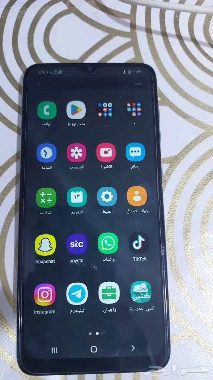 جلكسي للبيع مسخدم سنه فقط مغير فيه شاشه ضمنها انتهاء 2