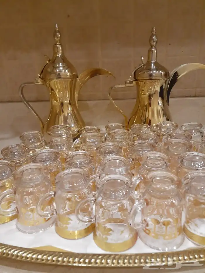 قهوجين صبابين رجال ونساء سماعات مكيفات طاولات وكراسي 3