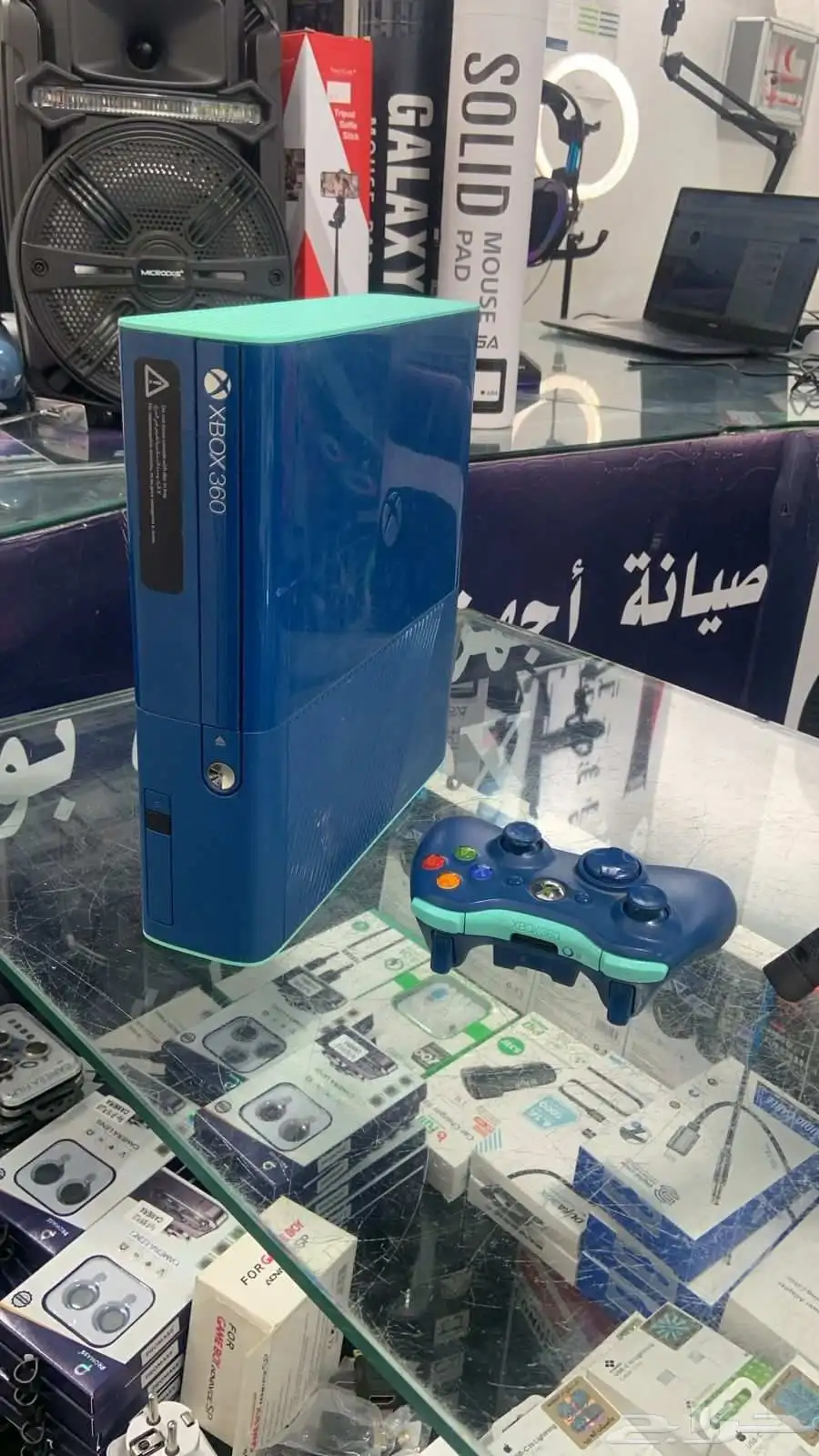 جهاز اكس بوكس 360مستعمل نظيف مع كامل اغراضة وخمسه اشرطه 0