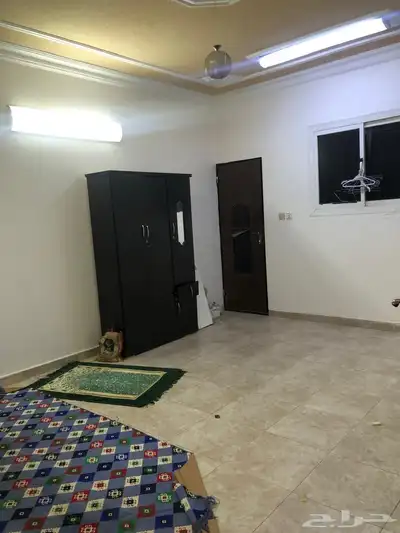 للايجار شقة علوية بحي الناصرية 7