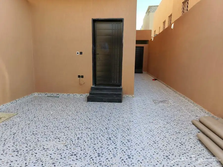 دور وشقة بصك مساحة الارض 320م عكاظ تقسيم ممتاز 2