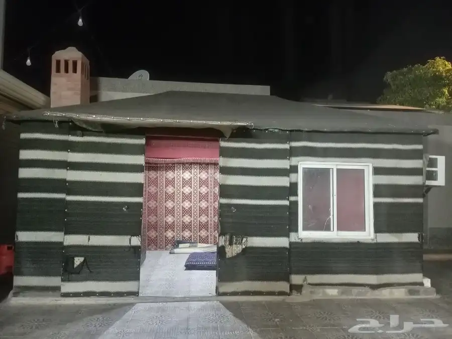 بيت شعر ملكي 0