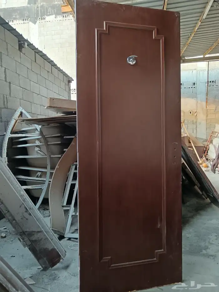 للبيع أبواب خشبية عدد 92 باب بسعر مميز الدمام 0