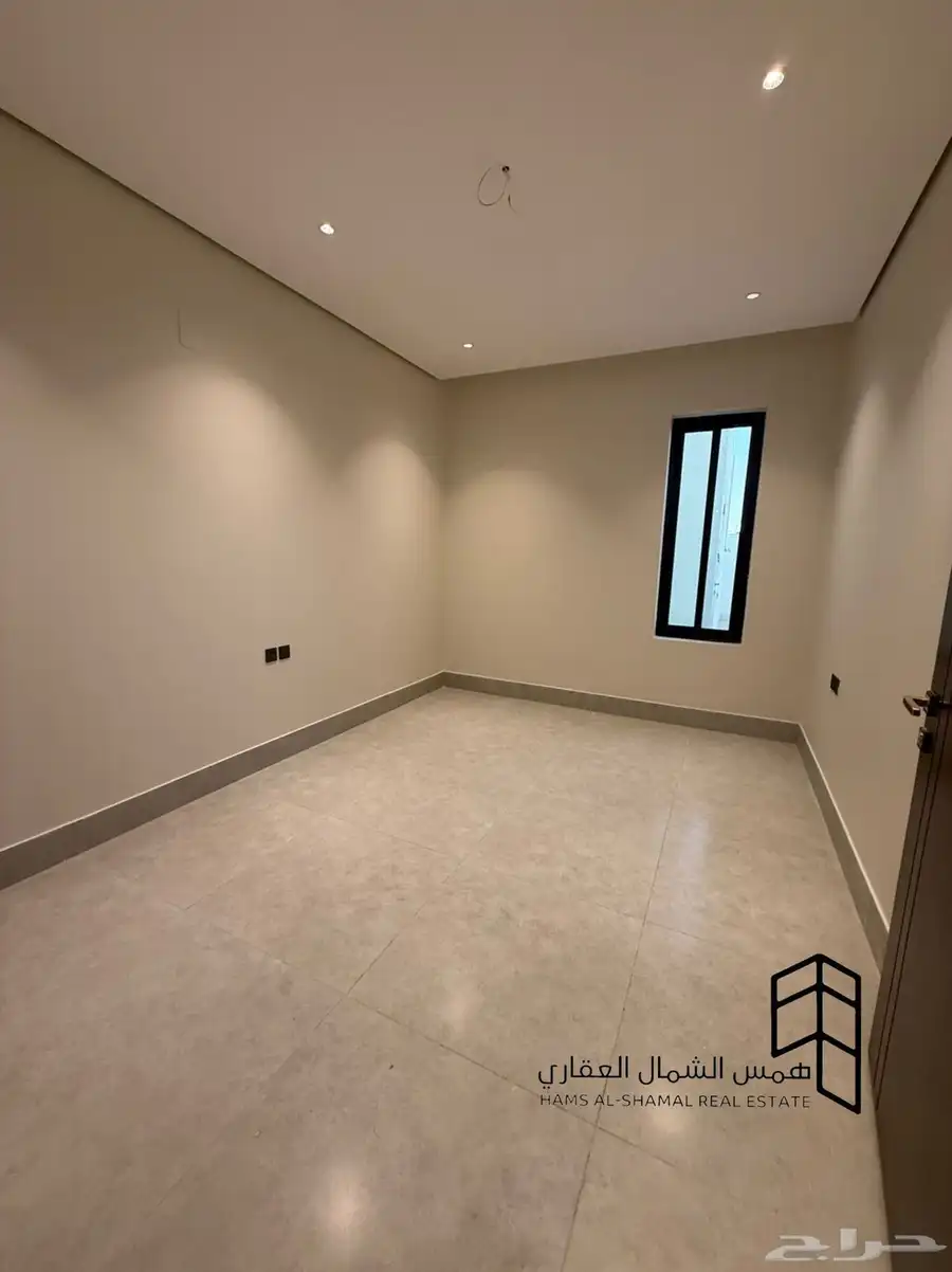 للبيع فيلا روف علوي حي البوادي 5