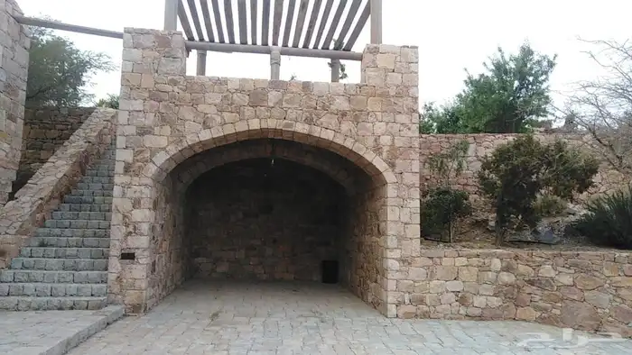 نقوم بعمل حجر والطين والخشب والتراث بجميع انواعه 0