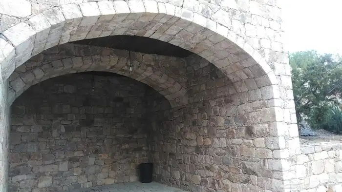 نقوم بعمل حجر والطين والخشب والتراث بجميع انواعه 1