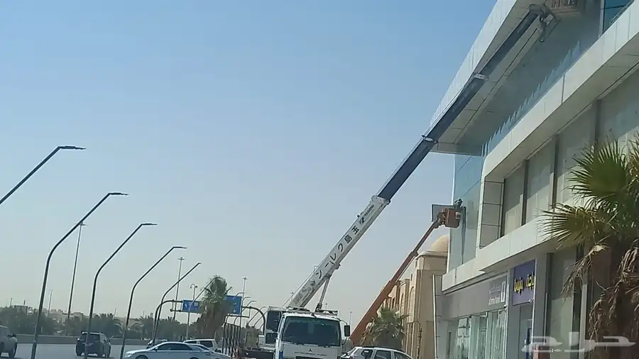 تنظيف واجهات زجاجية وجلي البلاط 1