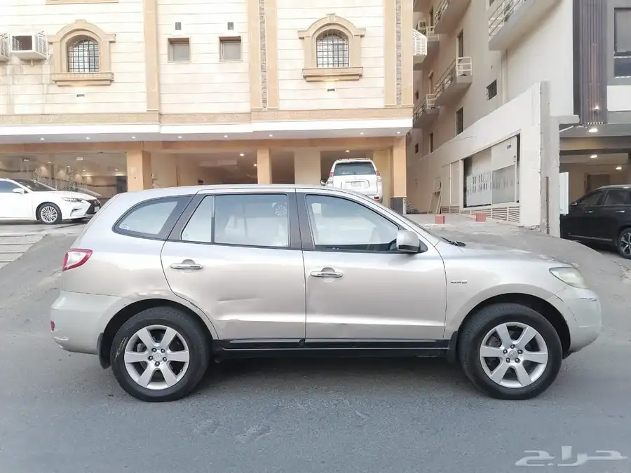 للبيع هونداي سنتافي الموديل 2008 بحالة ممتازة جدا 6