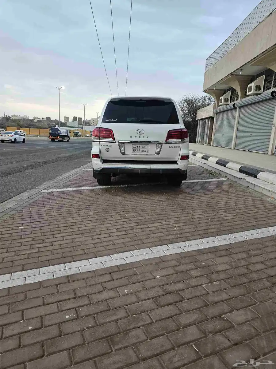 لكزس LX570 2013 2
