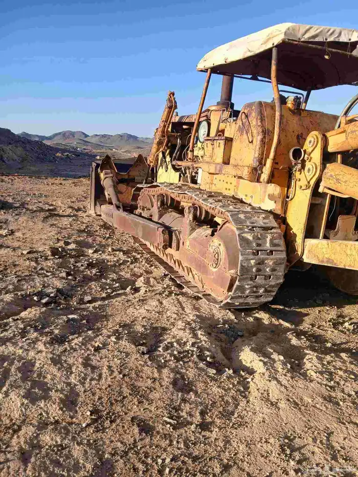 للبيع بلدوزر 155 مكينه قير هيدروليك بساتم سكير لتر جنزير شرط 5