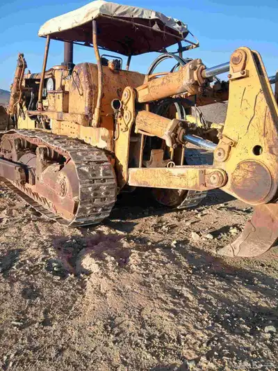 للبيع بلدوزر 155 مكينه قير هيدروليك بساتم سكير لتر جنزير شرط 8