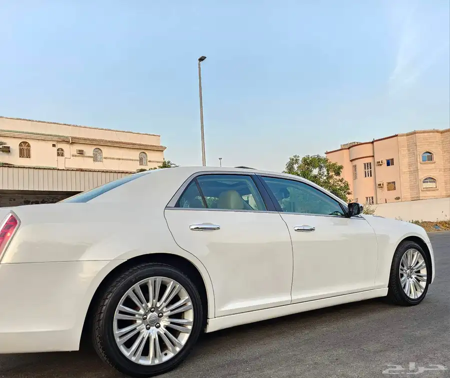 كرايزلر C300 موديل 2014 فل كامل لمتيد 14