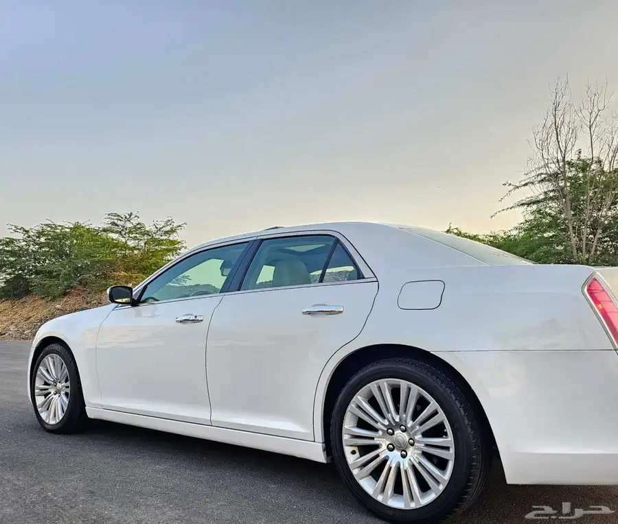 كرايزلر C300 موديل 2014 فل كامل لمتيد 13