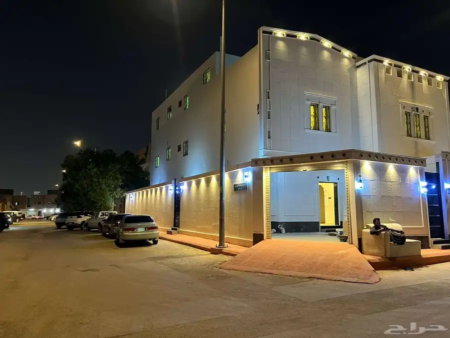 فيلا درج صالة وشقتين للبيع بحي طويق 1