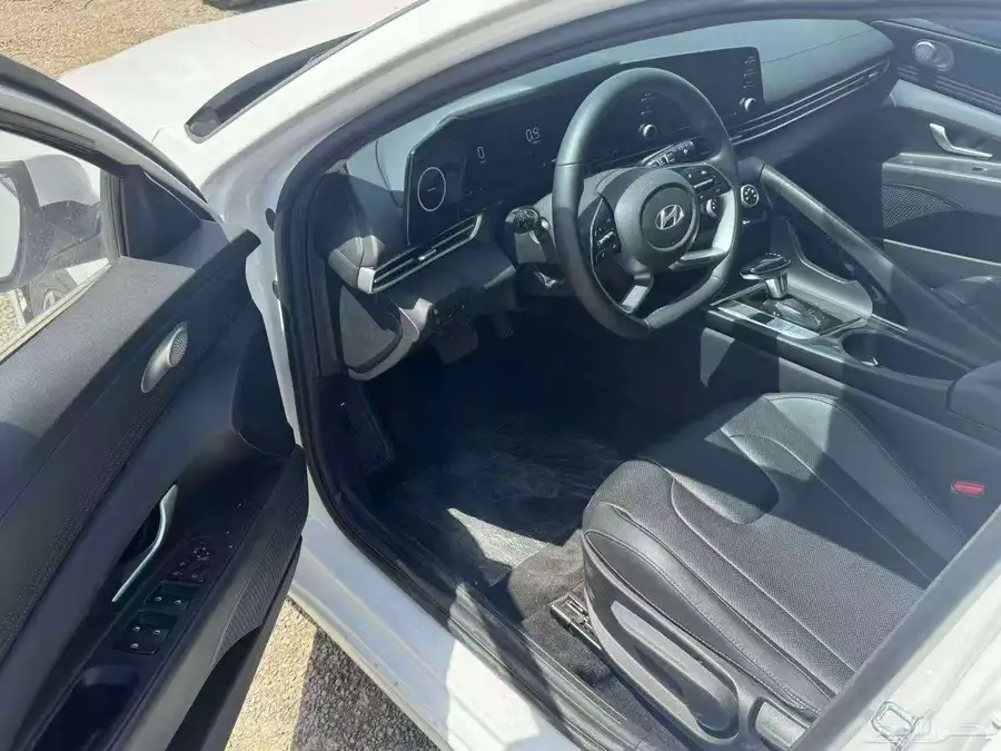 2023Elantra 3