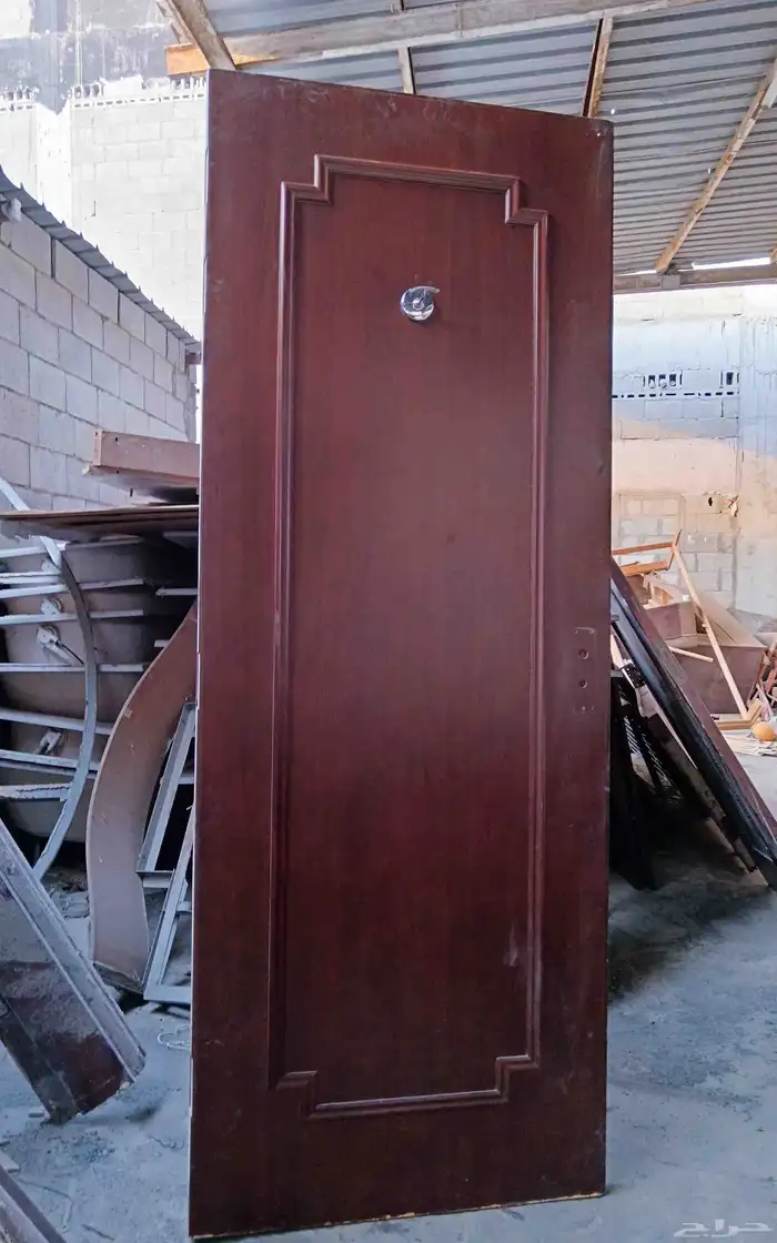 للبيع أبواب خشبية عدد 92 باب بسعر مميز الدمام 3
