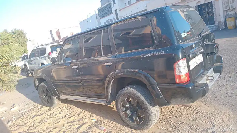 نيسان 2001 2