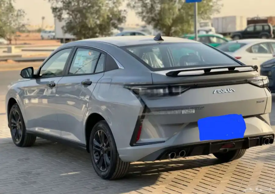 للبيع سيارة دونج فينج (Dongfeng) 9
