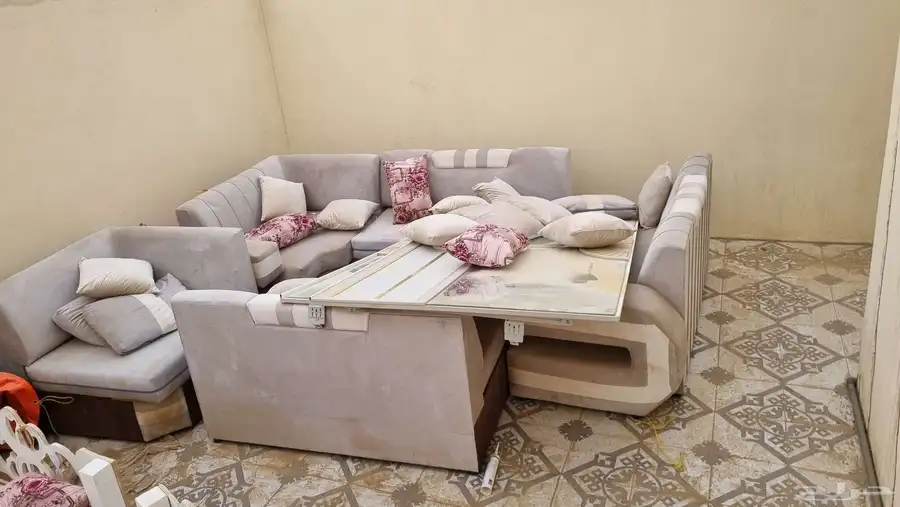 بيع كنب مستخدم نظيف  كراسي خشب مع الجلسات 3