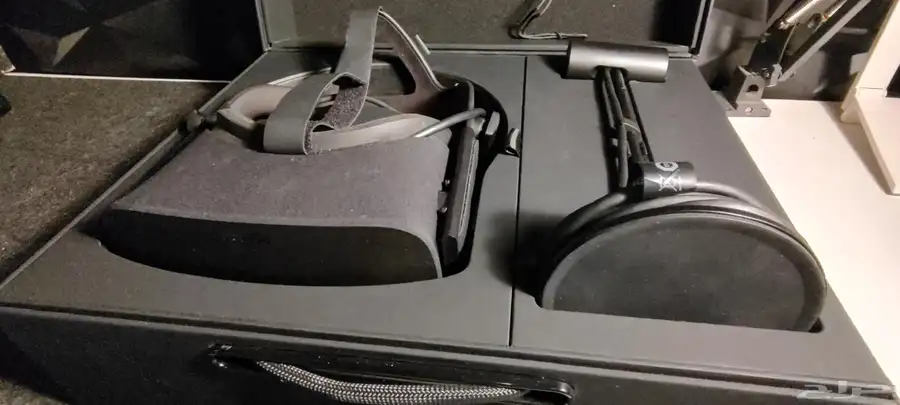 جهاز VR مستخدم 3