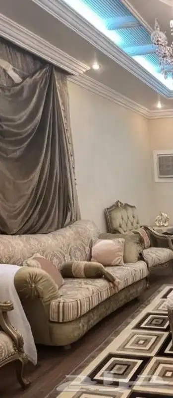 كنب كلاسيك بيج نضيف شبه جديد مثل اللي في الصورو كرسي وكنب 2
