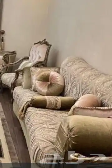 كنب كلاسيك بيج نضيف شبه جديد مثل اللي في الصورو كرسي وكنب 3