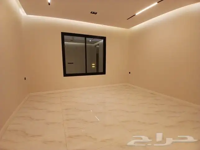 للبيع دور أرضي في عماره دورين تشطيبVIP طريق الثمانين بالخميس 16